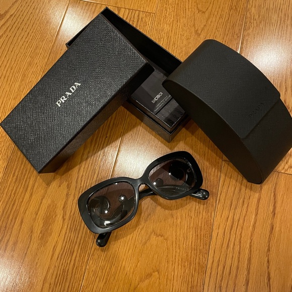 PRADA sunglasses - Picture 1 of 6